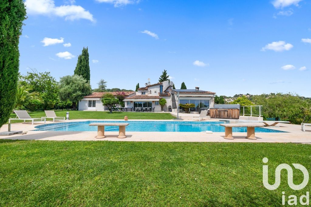 Achat maison à vendre 6 chambres 237 m² - Mougins