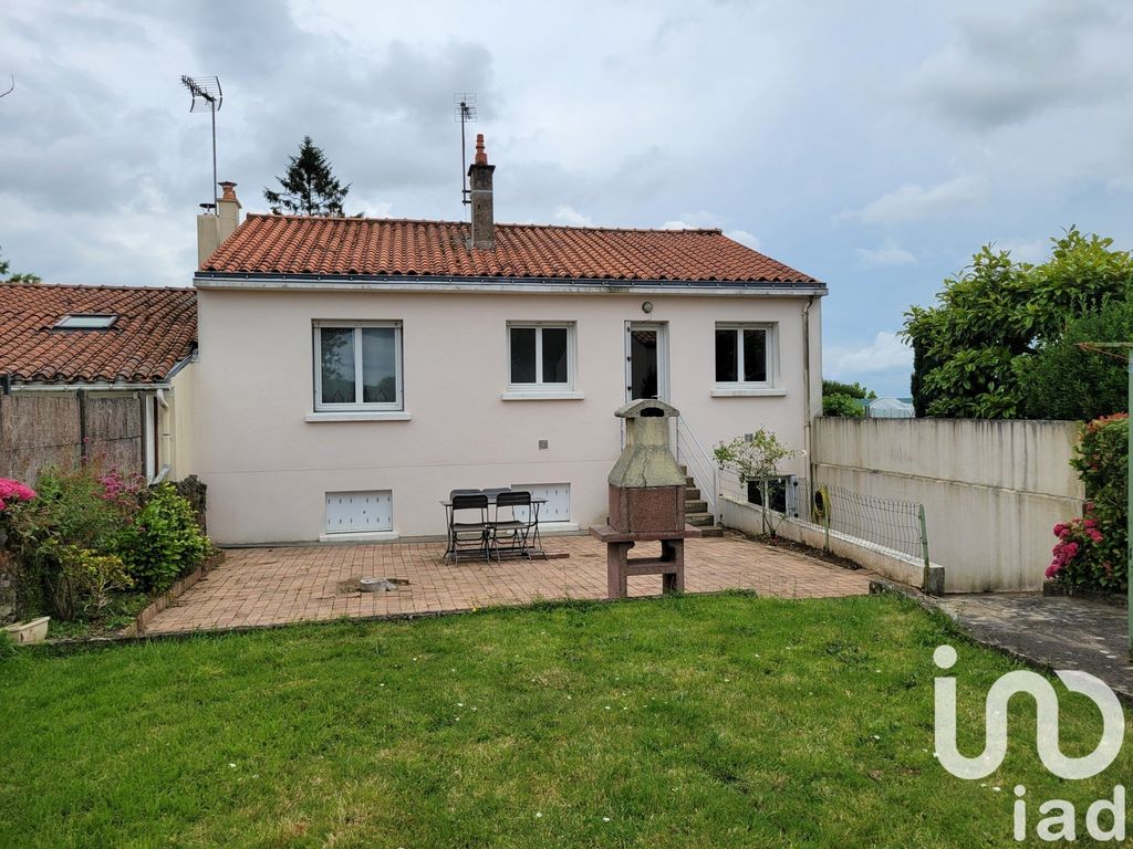 Achat maison à vendre 4 chambres 135 m² - Pouzauges