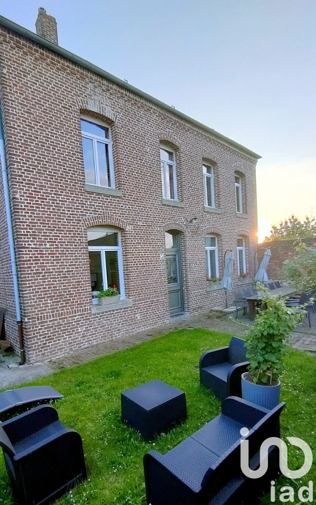 Achat maison à vendre 6 chambres 220 m² - Montrécourt