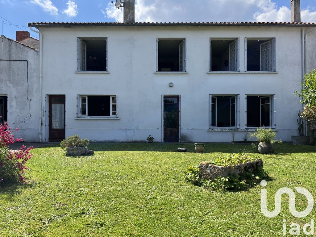 Achat maison à vendre 4 chambres 137 m² - Beauvoir-sur-Niort