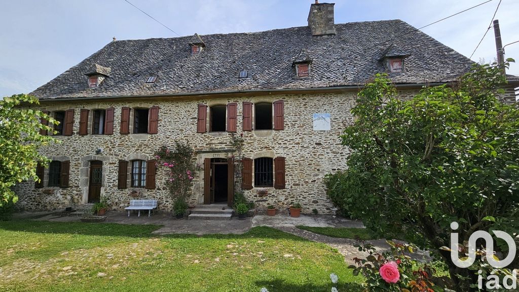 Achat maison à vendre 5 chambres 180 m² - Roannes-Saint-Mary