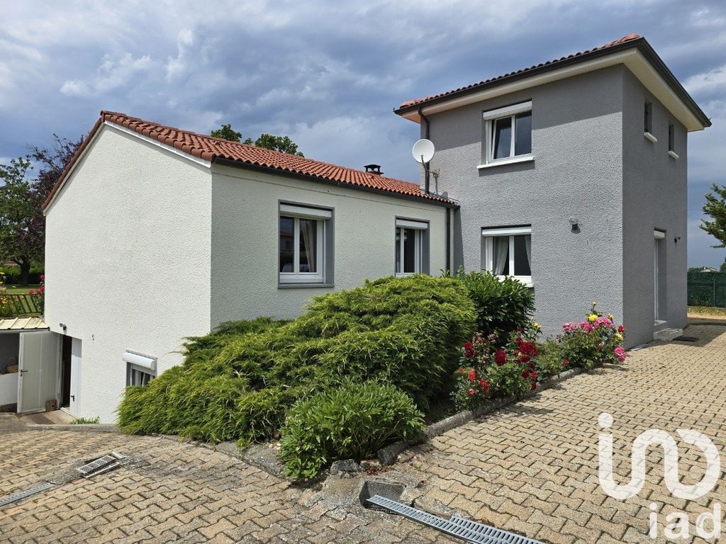 Achat maison à vendre 4 chambres 152 m² - Beauregard-l'Évêque