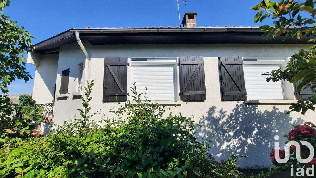 Achat maison à vendre 4 chambres 113 m² - Saint-Pierre-du-Mont