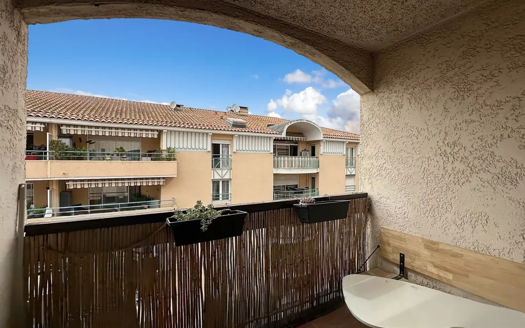 Achat appartement à vendre 2 pièces 31 m² - Saint-Raphaël