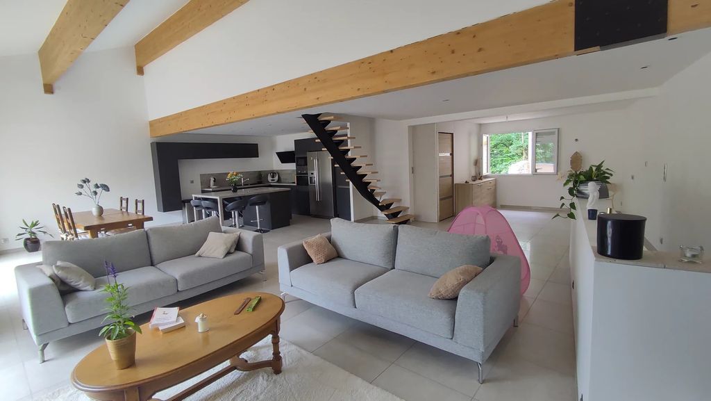 Achat loft à vendre 5 pièces 171 m² - La Chapelle-de-Guinchay