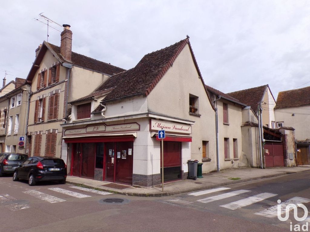 Achat maison à vendre 2 chambres 69 m² - Villeneuve-sur-Yonne