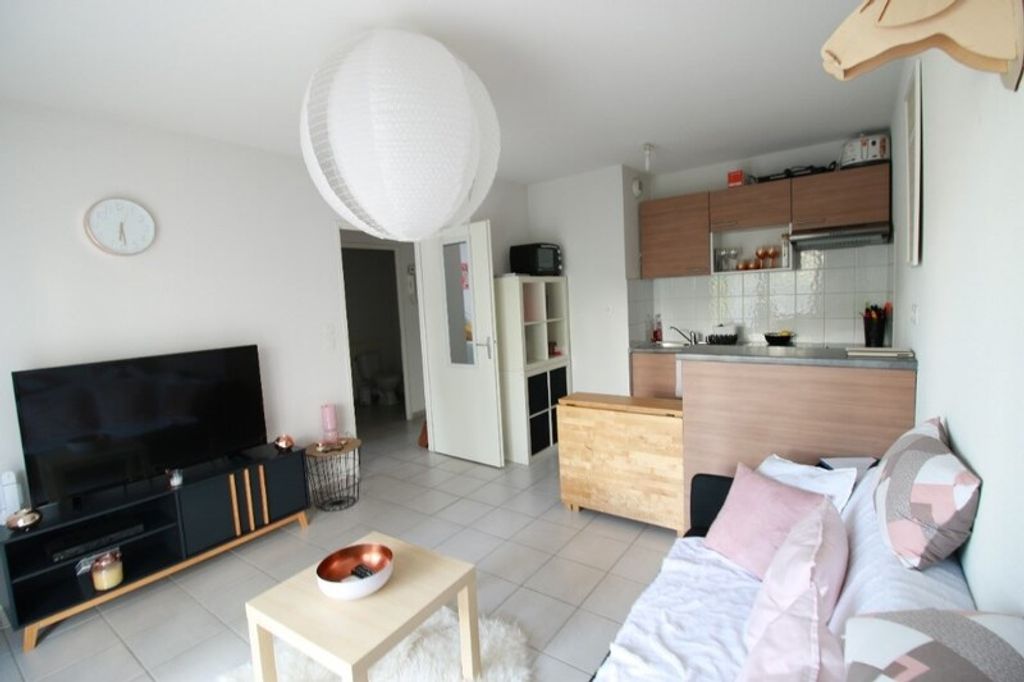 Achat appartement à vendre 2 pièces 34 m² - Saint-Quentin-de-Baron