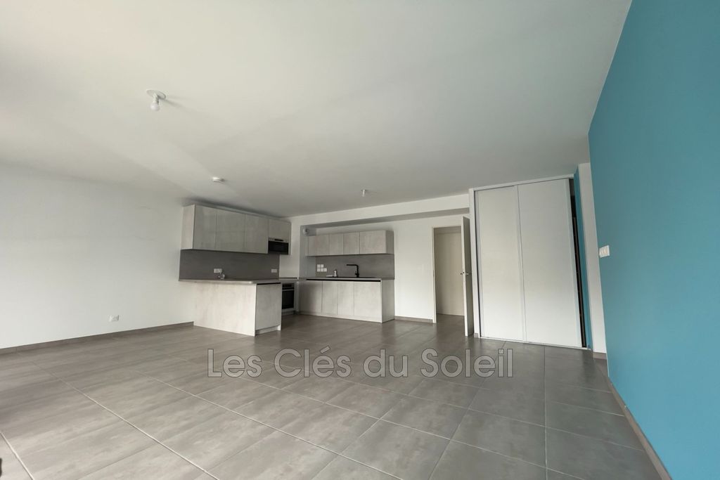 Achat appartement à vendre 4 pièces 92 m² - Cuers