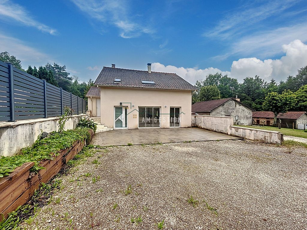 Achat maison à vendre 4 chambres 112 m² - Saint-Pierre-de-Frugie