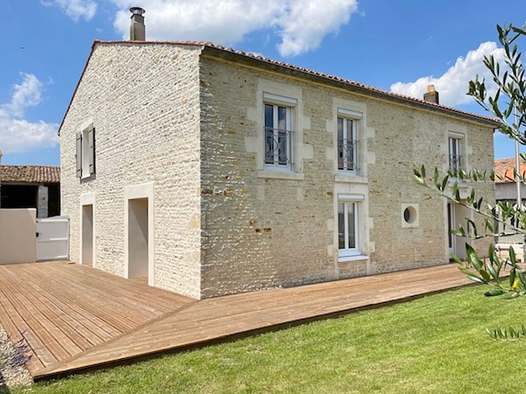 Achat maison à vendre 5 chambres 256 m² - Saint-Sauveur-d'Aunis