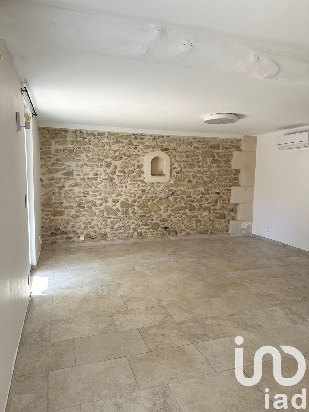 Achat appartement à vendre 3 pièces 65 m² - Eyguières