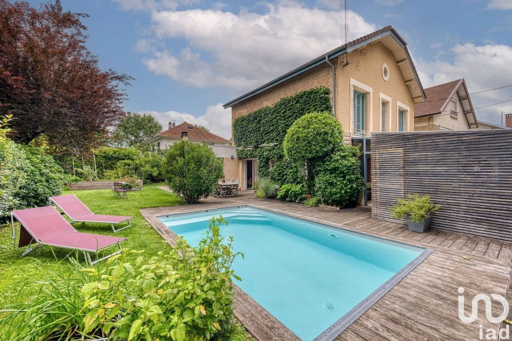 Achat maison à vendre 6 chambres 184 m² - Grenoble