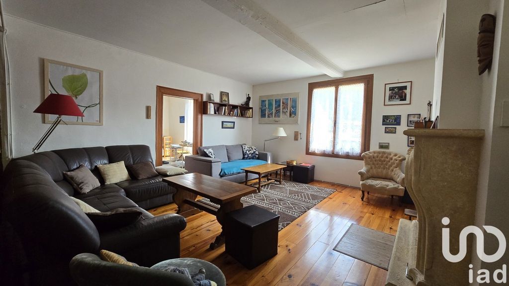 Achat maison à vendre 5 chambres 223 m² - Saint-Amand-sur-Fion