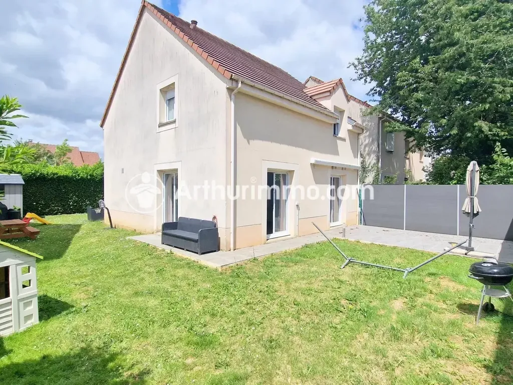 Achat maison à vendre 4 chambres 102 m² - Savigny-le-Temple