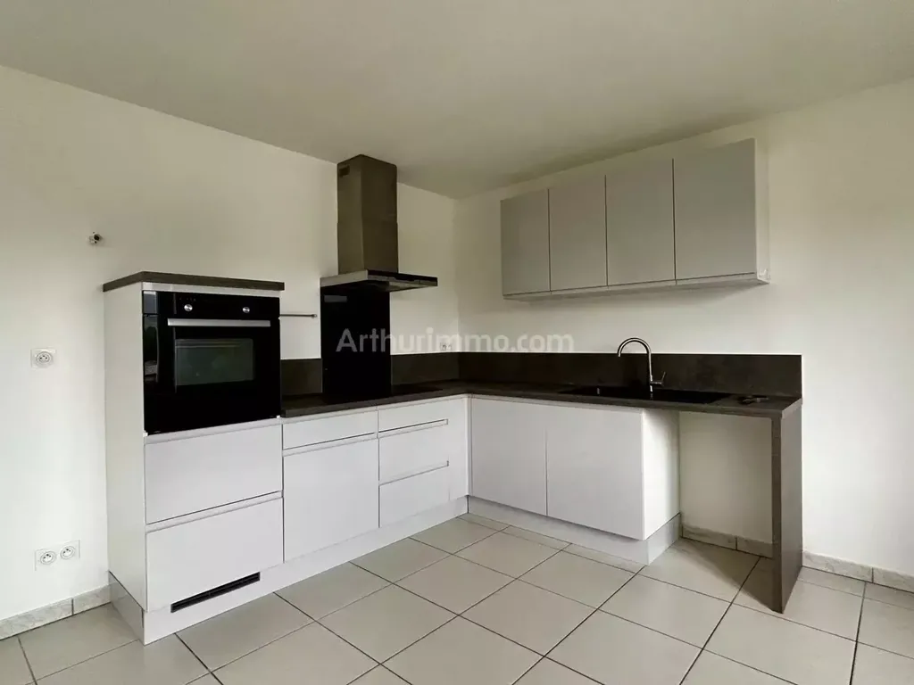 Achat appartement à vendre 4 pièces 77 m² - Saint-Jean-d'Avelanne