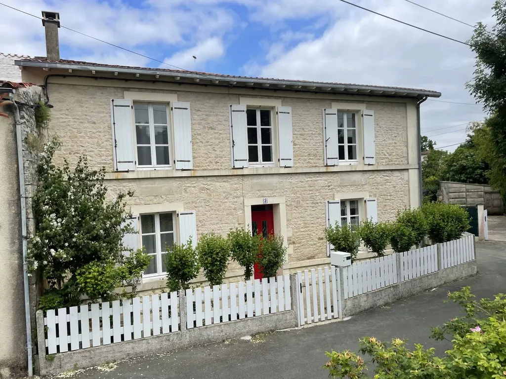 Achat maison à vendre 4 chambres 200 m² - Niort