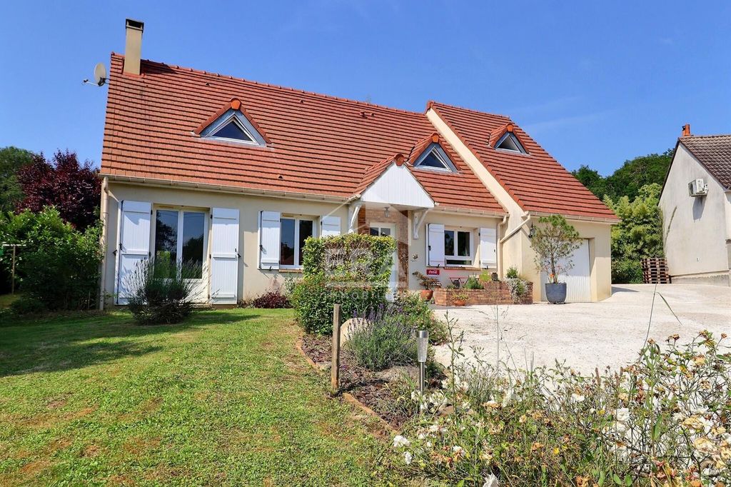 Achat maison à vendre 4 chambres 135 m² - Saint-Cyr-la-Rivière