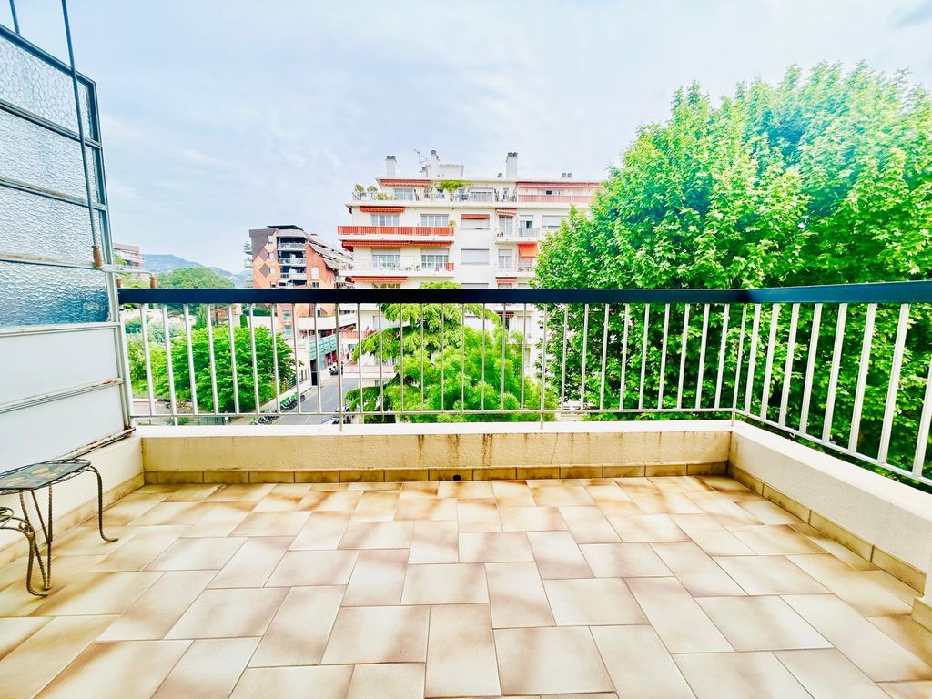 Achat appartement à vendre 3 pièces 63 m² - Nice