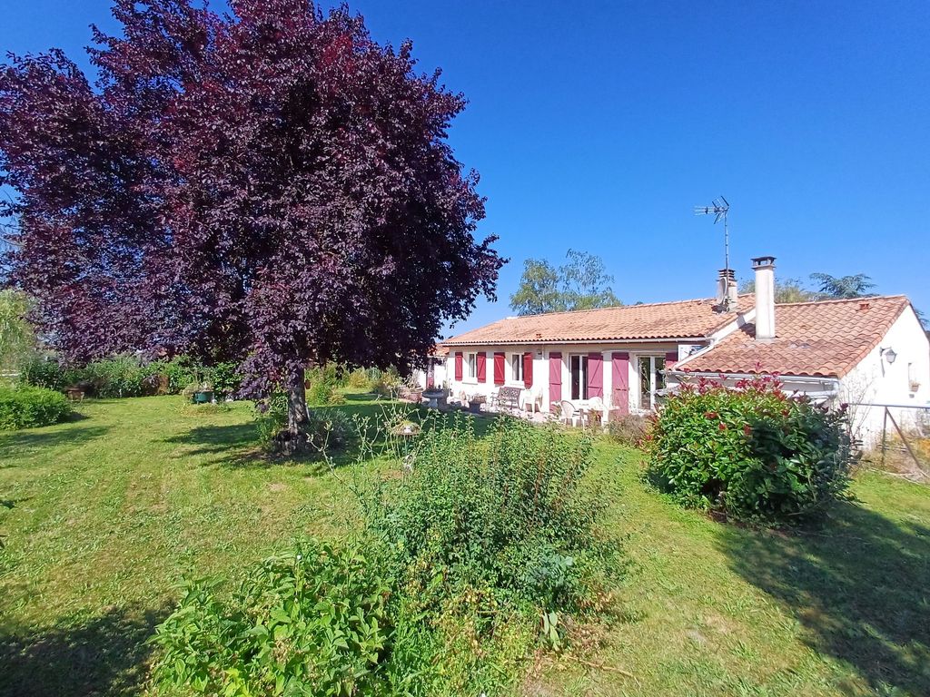 Achat maison à vendre 3 chambres 104 m² - Baignes-Sainte-Radegonde