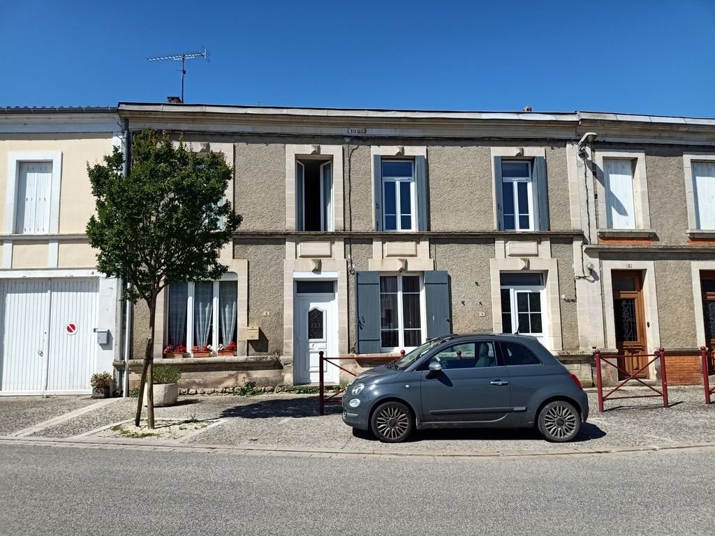 Achat maison à vendre 2 chambres 120 m² - Saint-Bonnet-sur-Gironde