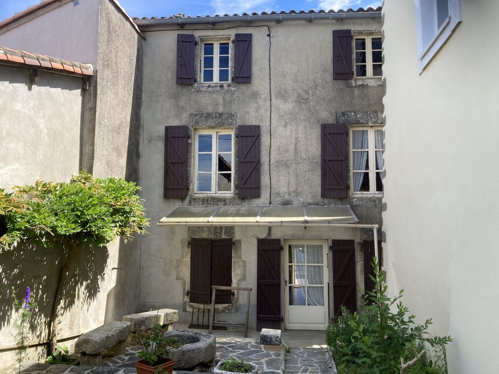 Achat maison à vendre 5 chambres 164 m² - Confolens