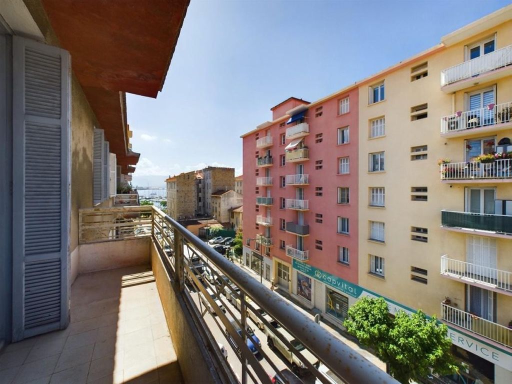 Achat appartement à vendre 3 pièces 71 m² - Ajaccio