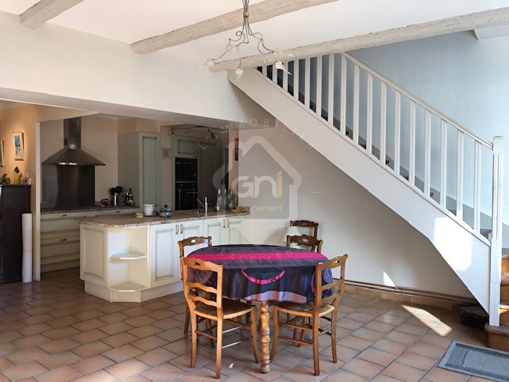 Achat maison à vendre 5 chambres 235 m² - Beaucaire