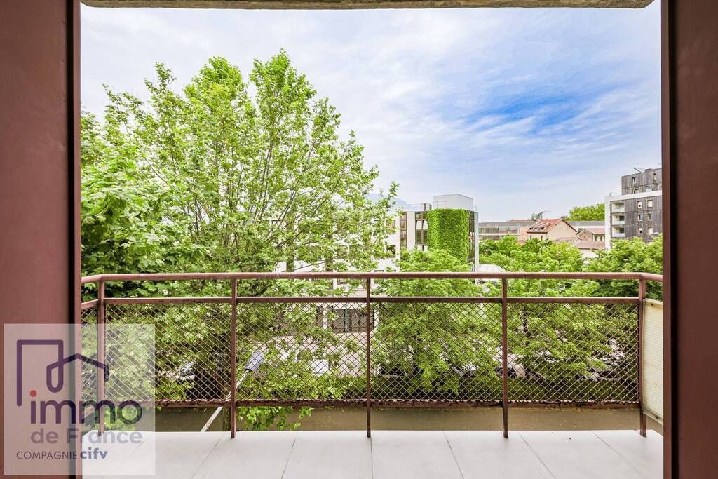 Achat appartement à vendre 3 pièces 64 m² - Grenoble