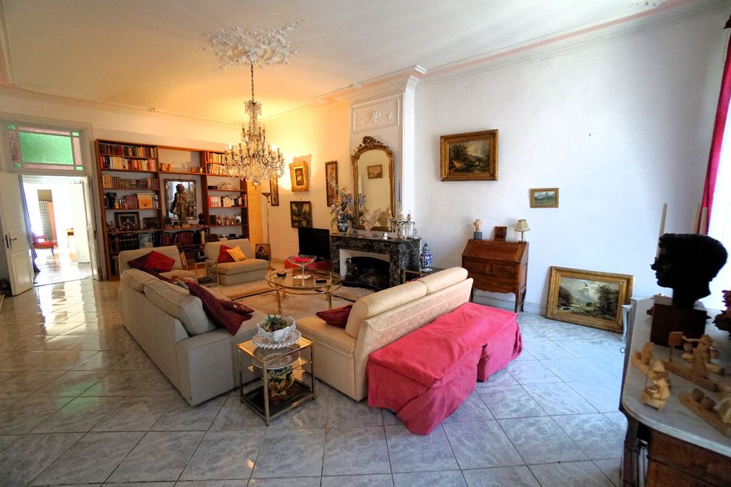 Achat appartement à vendre 6 pièces 164 m² - Nîmes