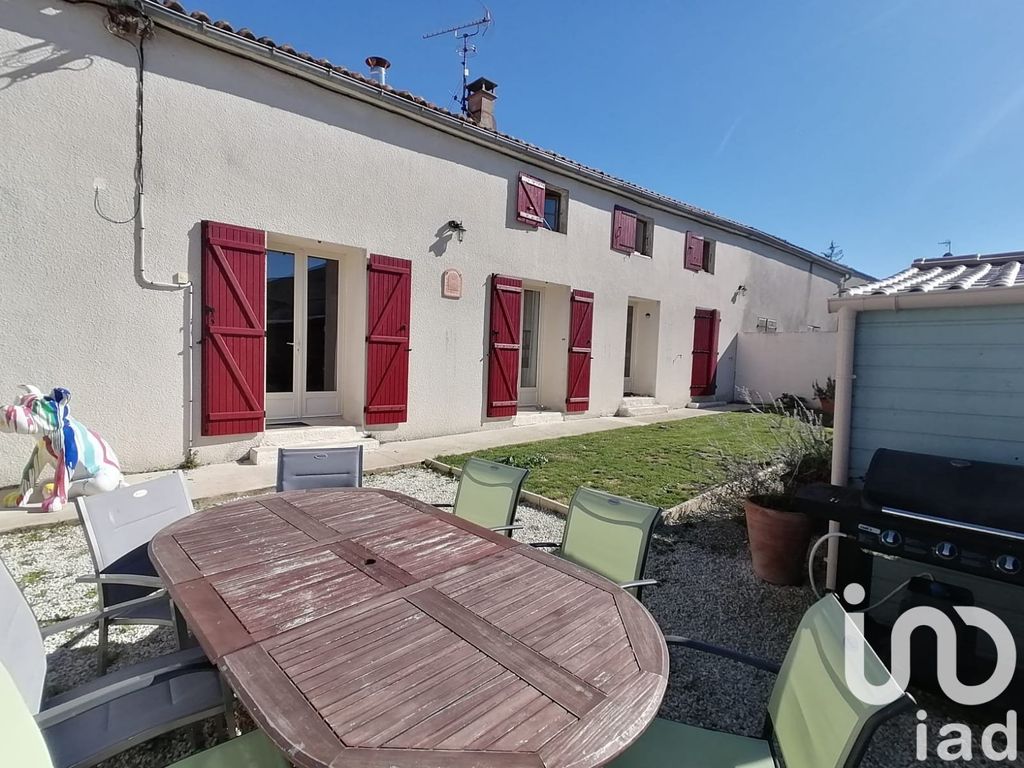 Achat maison à vendre 3 chambres 107 m² - Saint-Saturnin-du-Bois