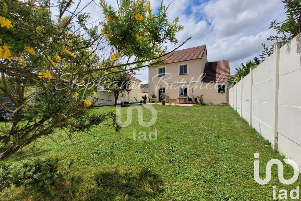 Achat maison à vendre 4 chambres 97 m² - Juilly