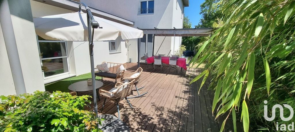 Achat maison à vendre 5 chambres 207 m² - Pessac