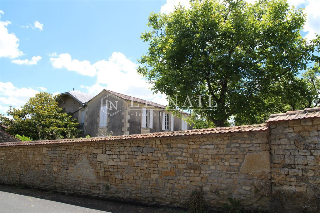 Achat maison à vendre 5 chambres 216 m² - Fontenay-le-Comte