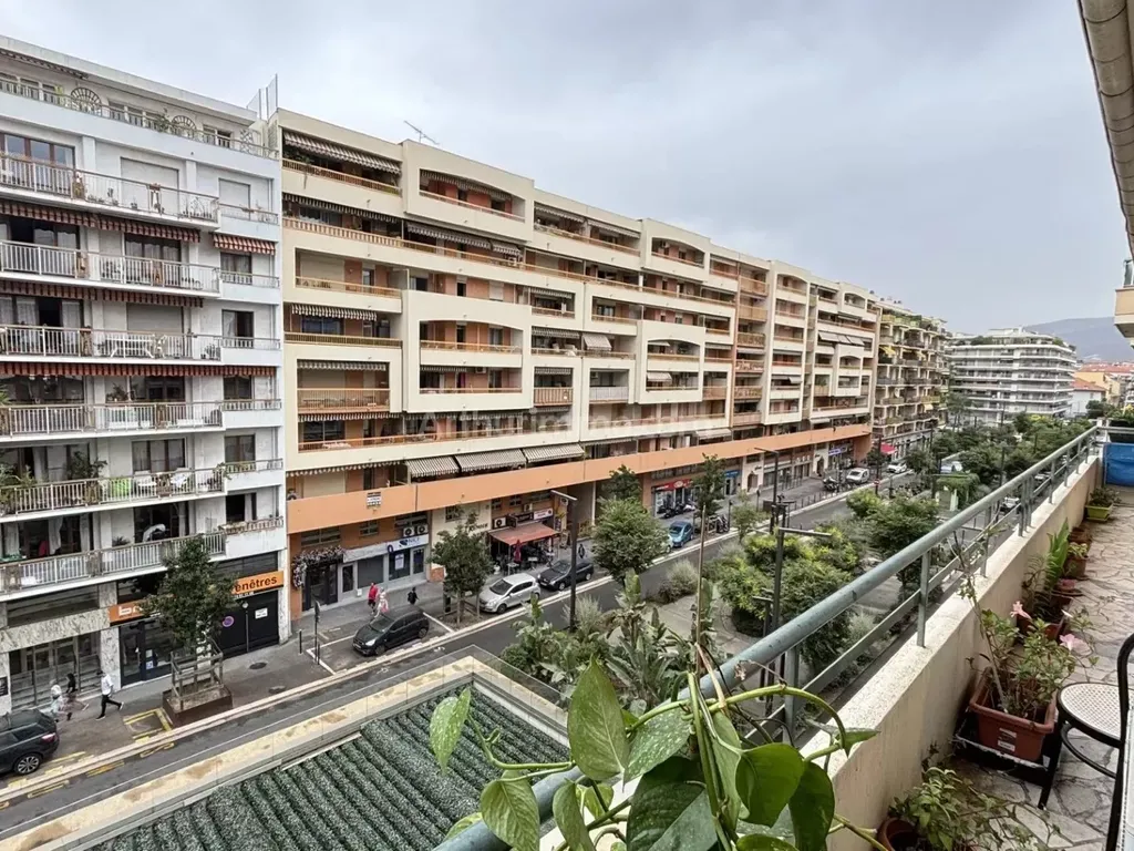 Achat appartement à vendre 3 pièces 50 m² - Nice