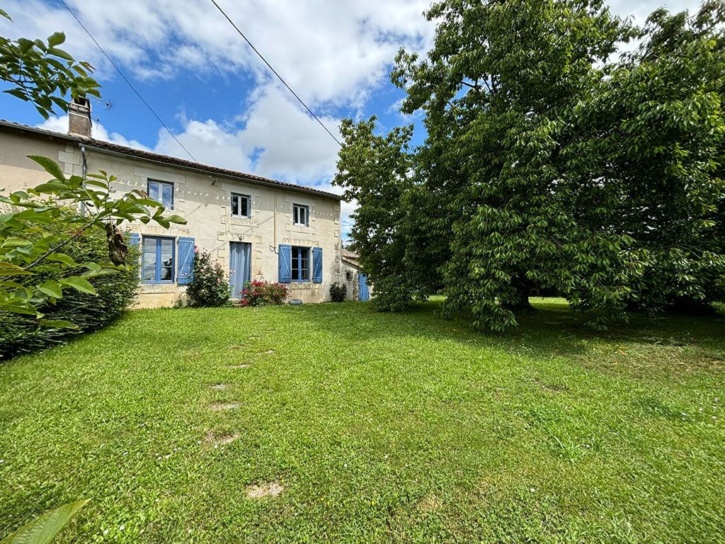 Achat maison à vendre 4 chambres 136 m² - Celle-Lévescault