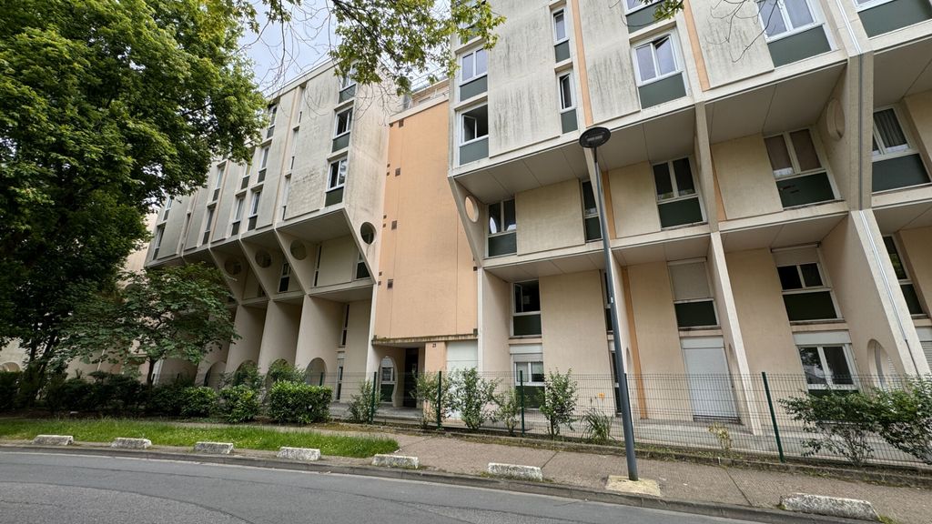 Achat appartement à vendre 6 pièces 97 m² - Évry