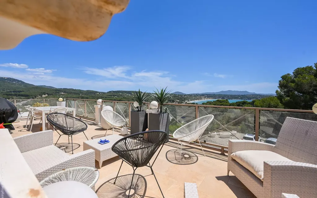 Achat appartement à vendre 5 pièces 171 m² - Bandol