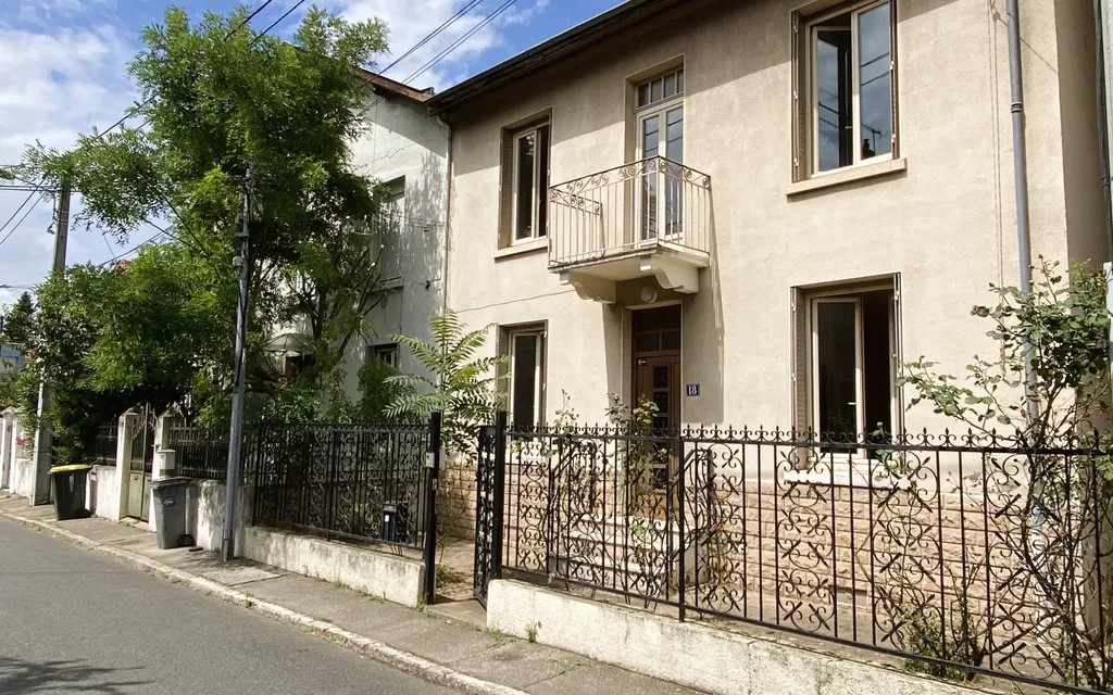 Achat maison à vendre 3 chambres 129 m² - Lyon 8ème arrondissement