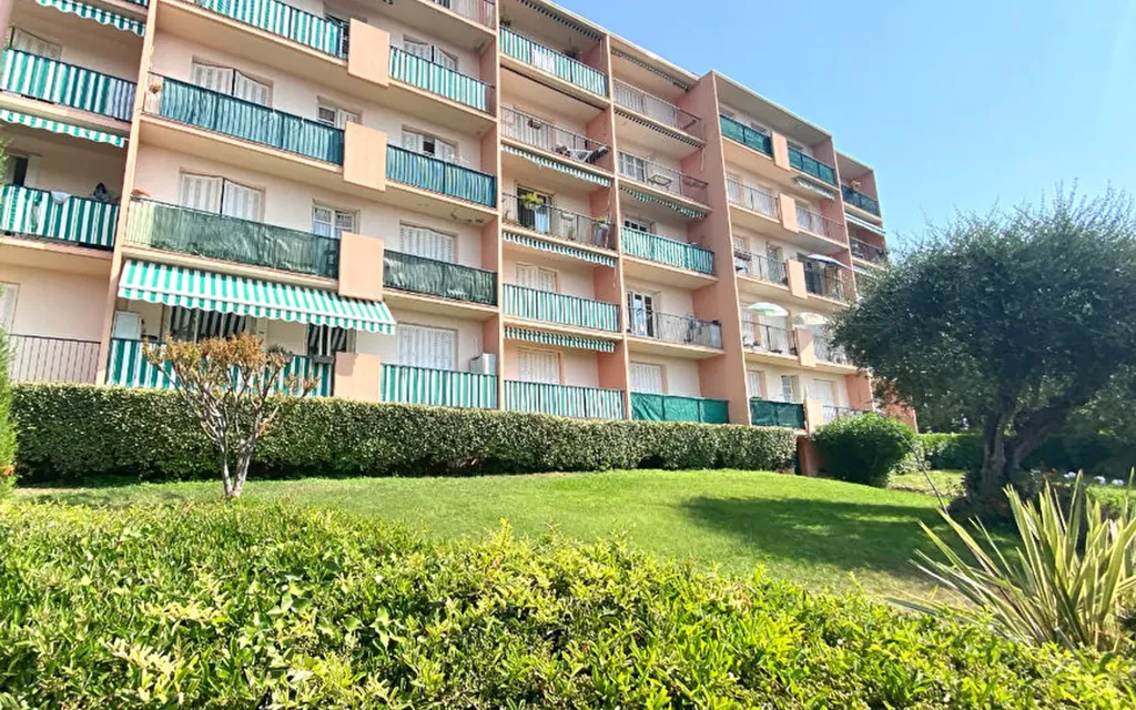 Achat appartement à vendre 3 pièces 56 m² - Grasse