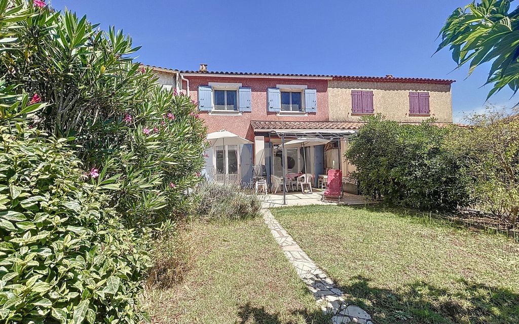 Achat maison à vendre 3 chambres 81 m² - Roquebrune-sur-Argens