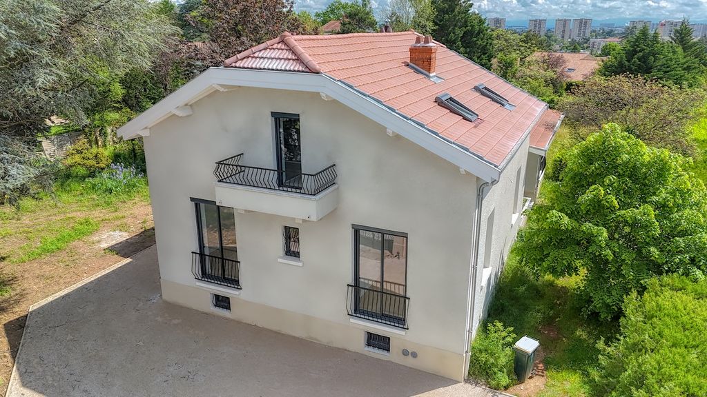 Achat maison à vendre 7 chambres 225 m² - Écully