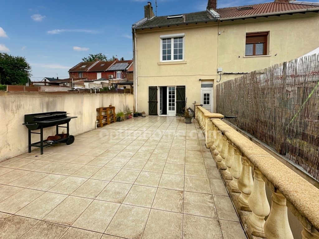 Achat maison à vendre 3 chambres 111 m² - Saint-Quentin