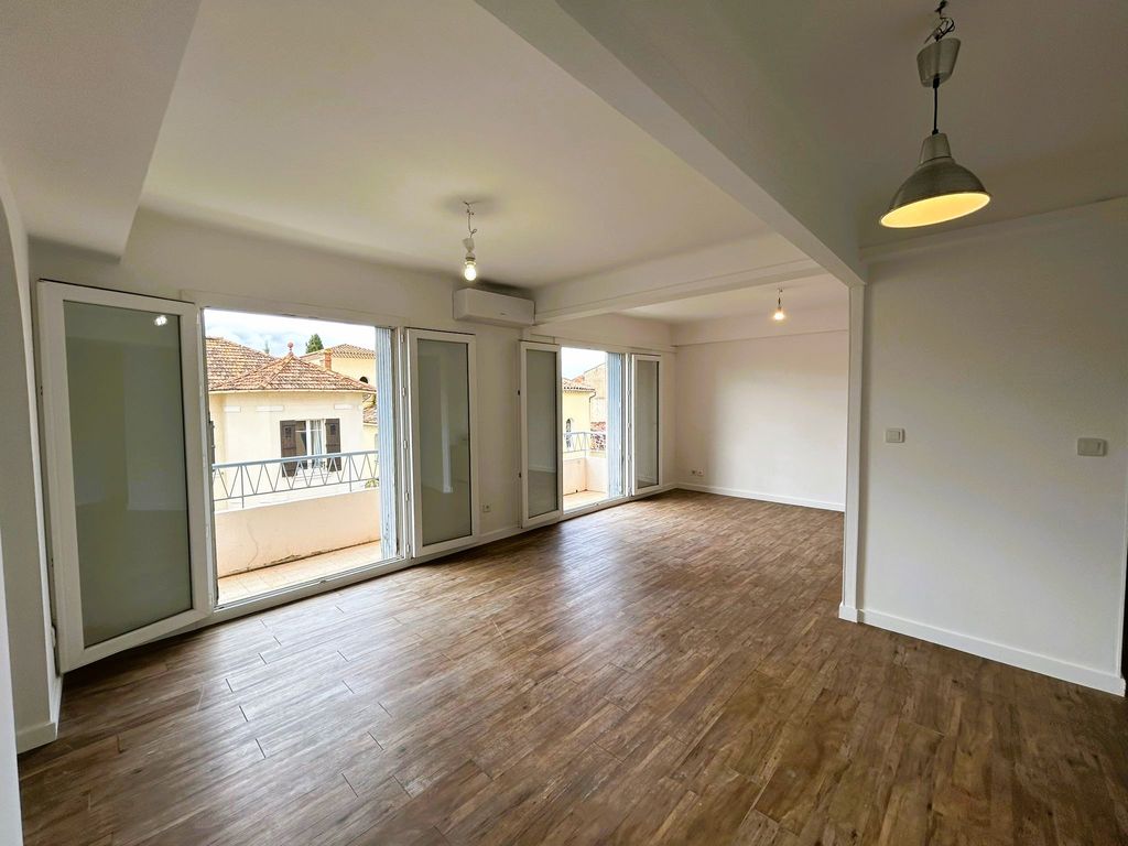 Achat appartement à vendre 4 pièces 93 m² - Le Lavandou