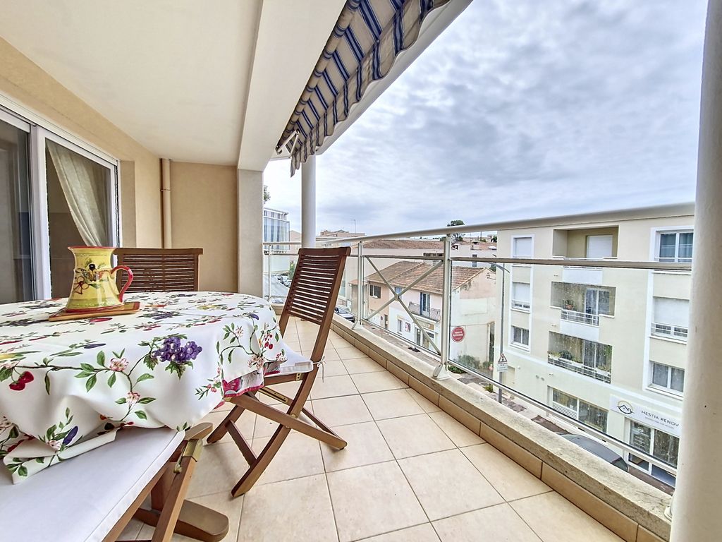 Achat appartement à vendre 3 pièces 81 m² - Saint-Raphaël