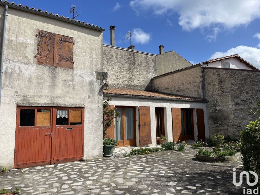 Achat maison à vendre 3 chambres 107 m² - Tonnay-Boutonne