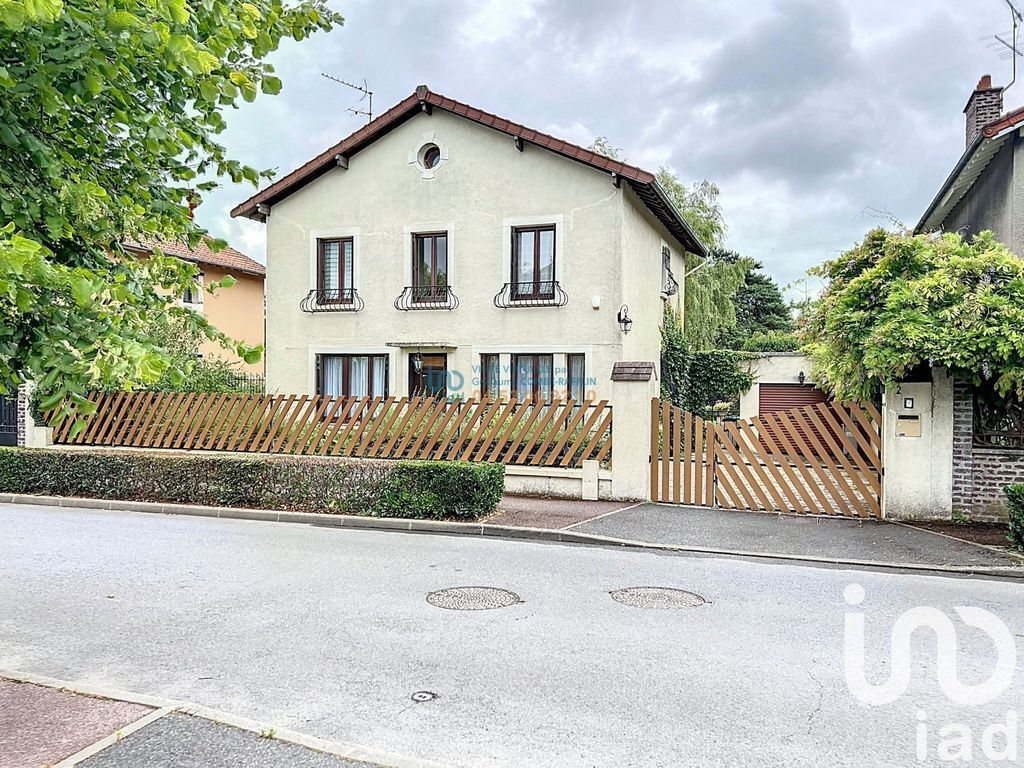 Achat maison à vendre 4 chambres 156 m² - Santeny