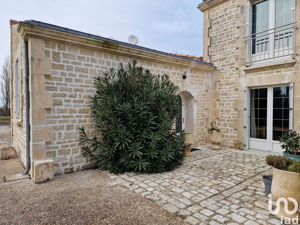 Achat maison à vendre 4 chambres 188 m² - Tonnay-Charente