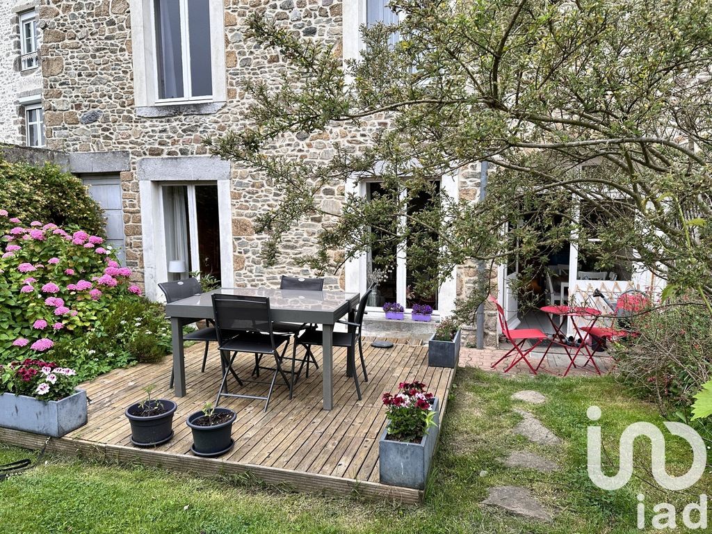 Achat maison à vendre 6 chambres 245 m² - Coutances