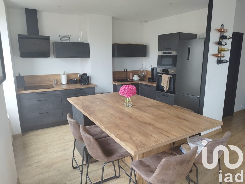 Achat maison à vendre 3 chambres 123 m² - Saint-Genest-Lerpt