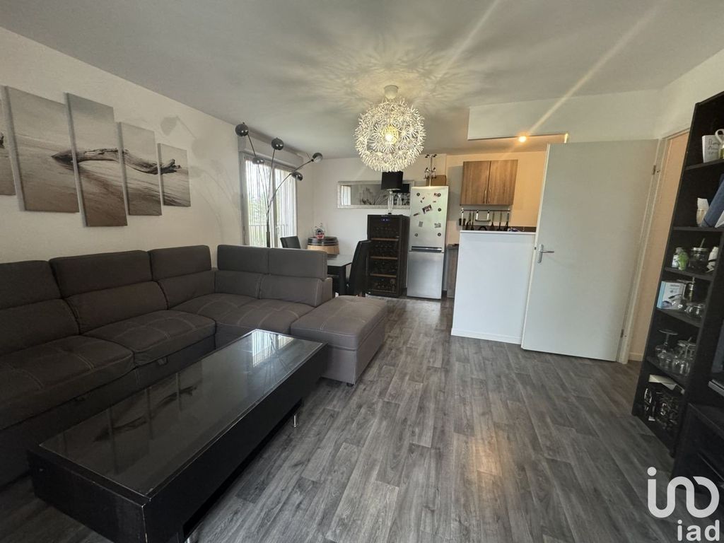 Achat appartement à vendre 3 pièces 64 m² - Vert-Saint-Denis